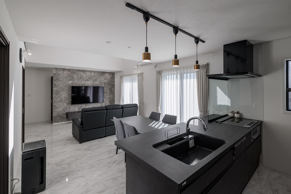 開放的な吹抜けのある<br>アーバンデザイン住宅