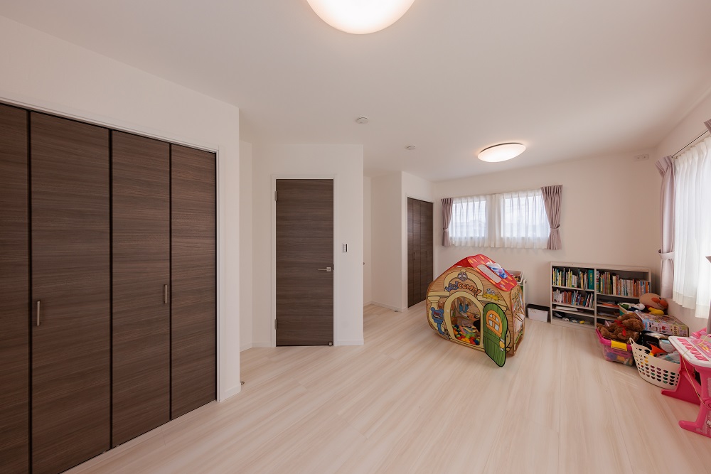 タタミダイニングとピットリビングのある家