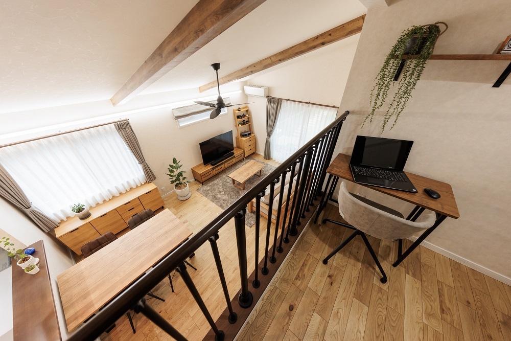 暮らしを楽しむアウトドアリビングと広い土間収納のある1.5階の平屋