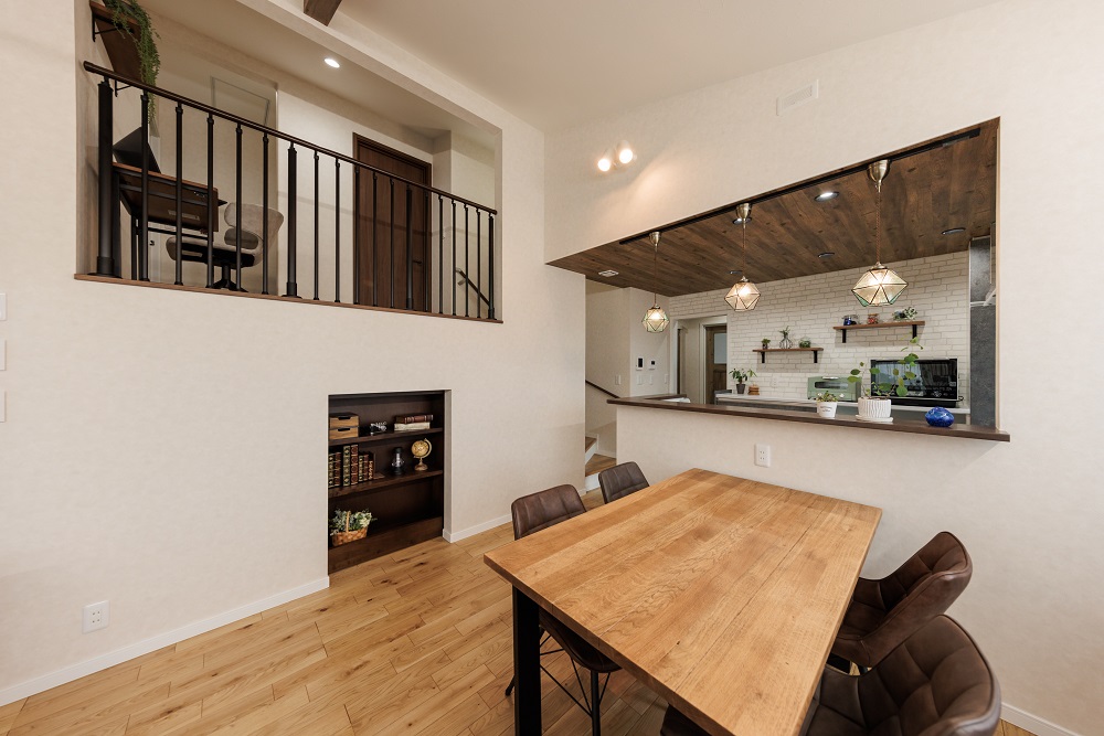 暮らしを楽しむアウトドアリビングと広い土間収納のある1.5階の平屋