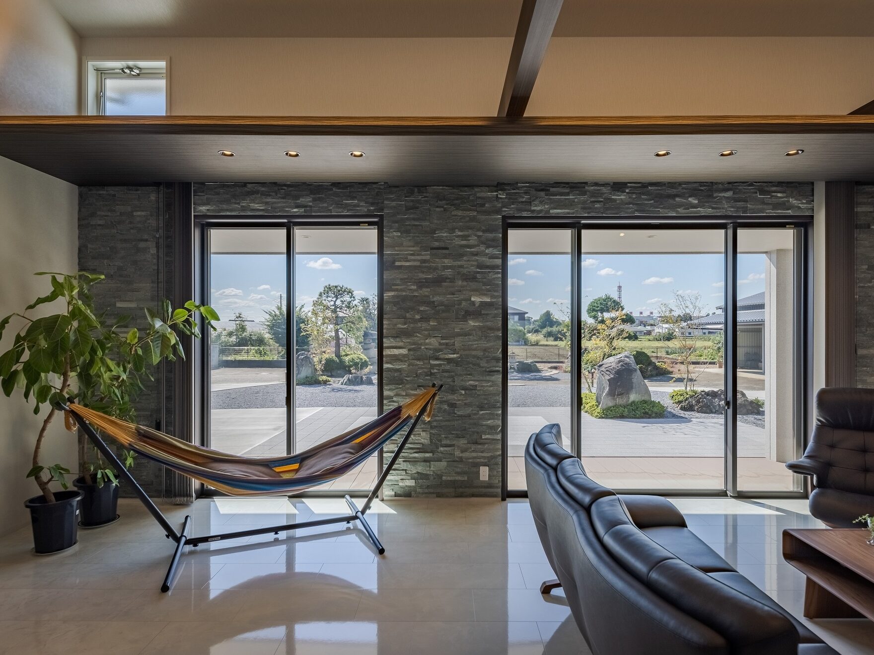 非日常を味わう平屋本物志向の大人の住まい