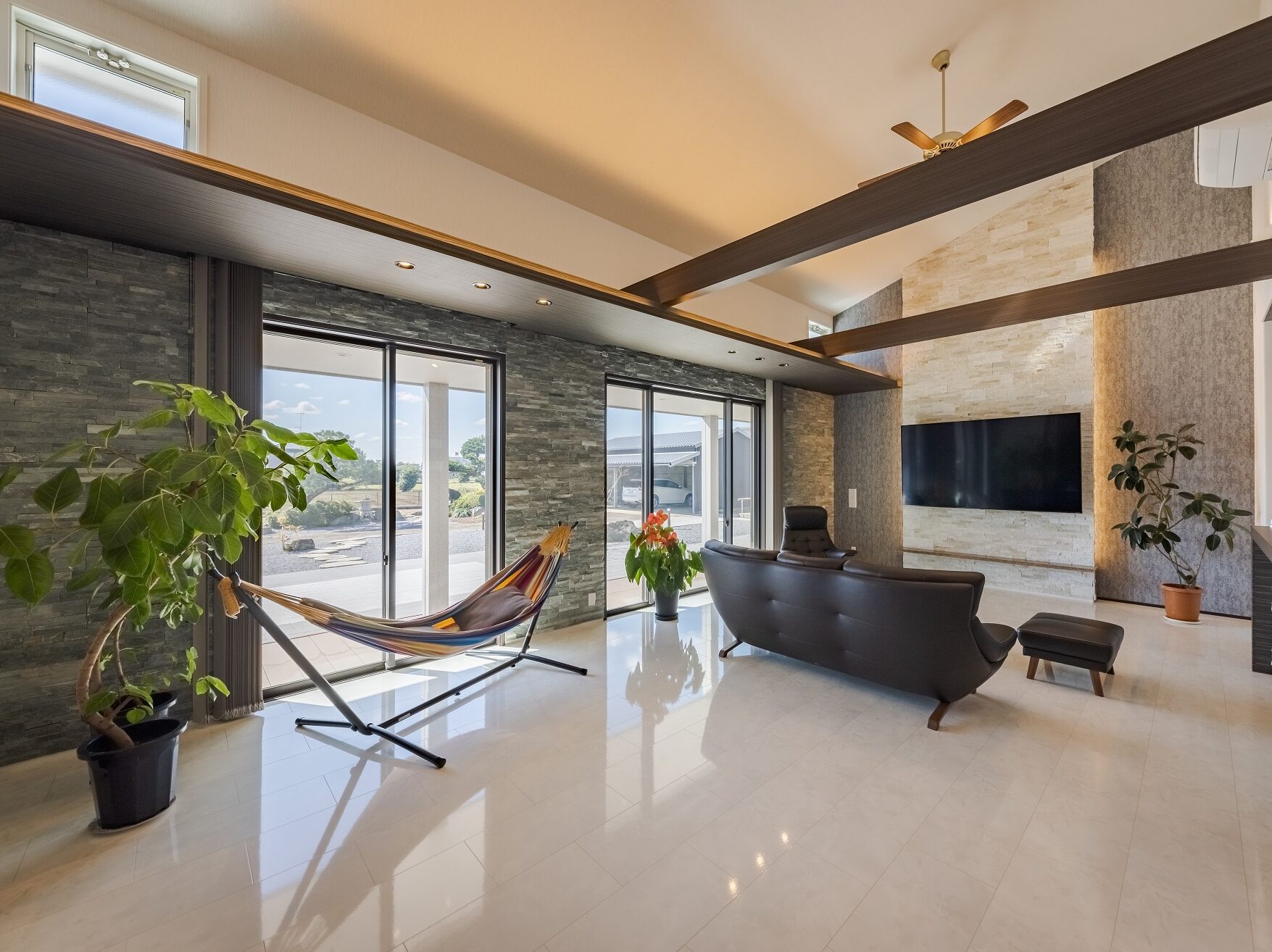 非日常を味わう平屋本物志向の大人の住まい