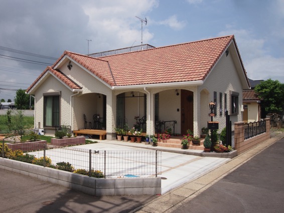 【施工事例】ガーデニングが映える洋風の家