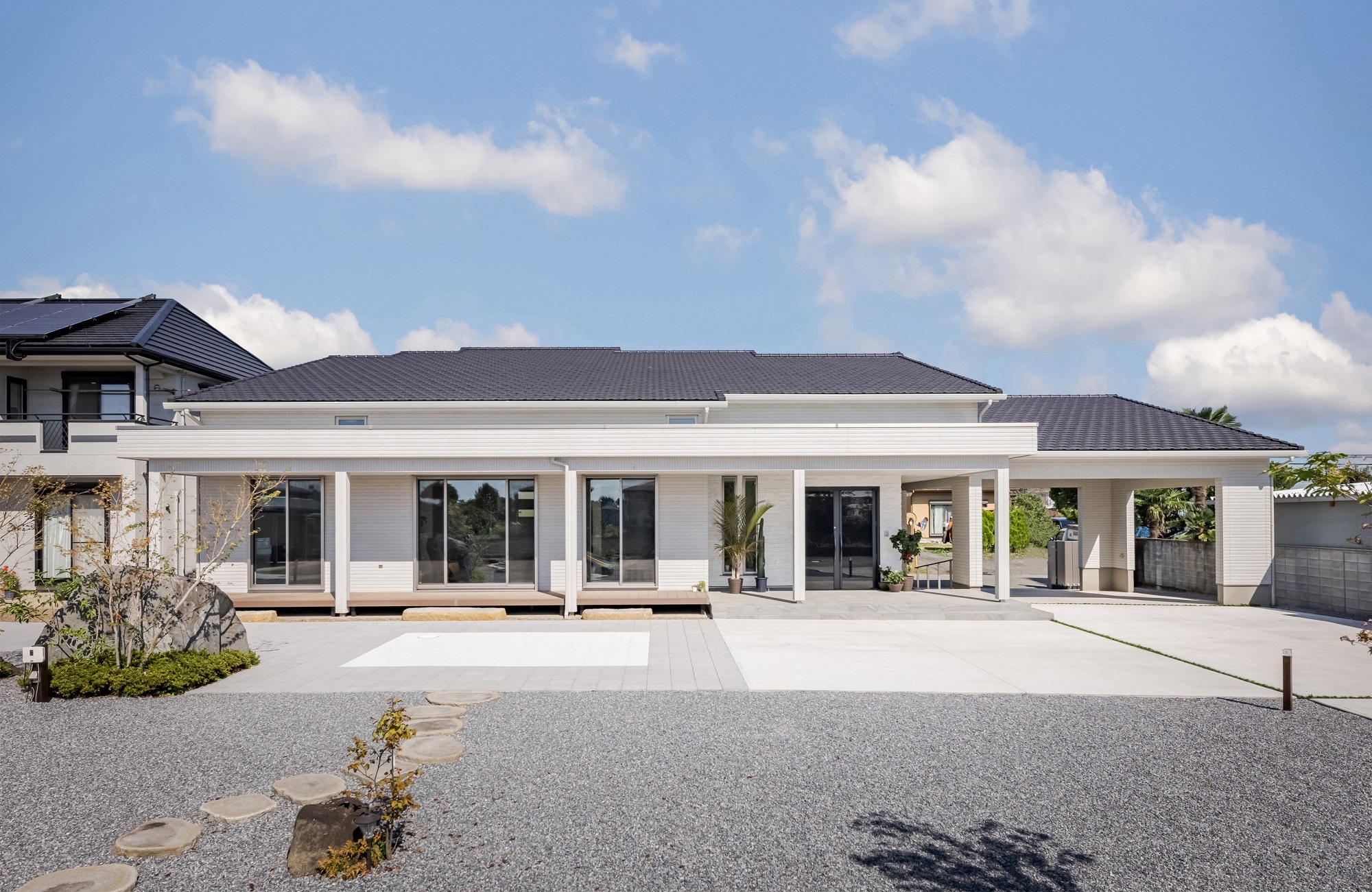 非日常を味わう平屋<br>本物志向の大人の住まい