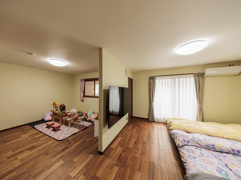 大地に堂々と佇む和モダンな二世帯住宅