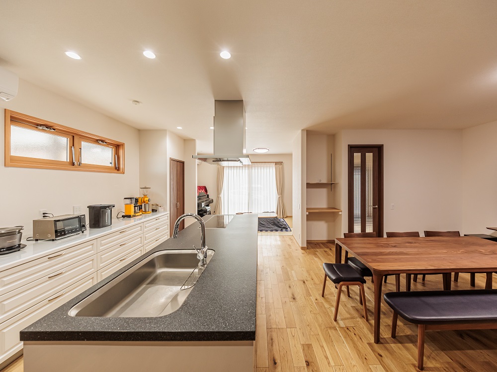 大地に堂々と佇む<br>和モダンな二世帯住宅