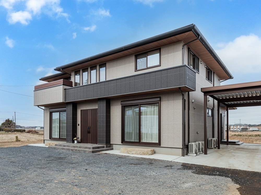大地に堂々と佇む和モダンな二世帯住宅