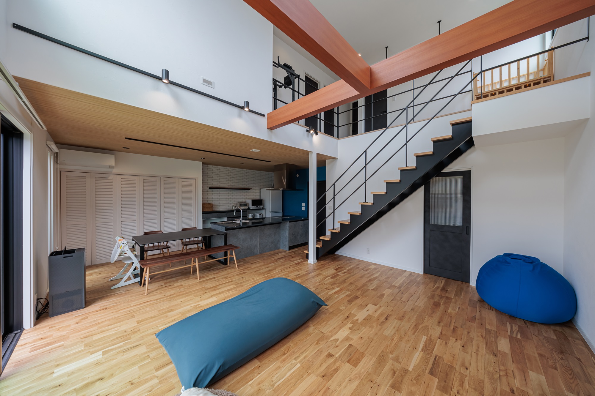 吹抜けでかなえる開放感スクエアデザインの家