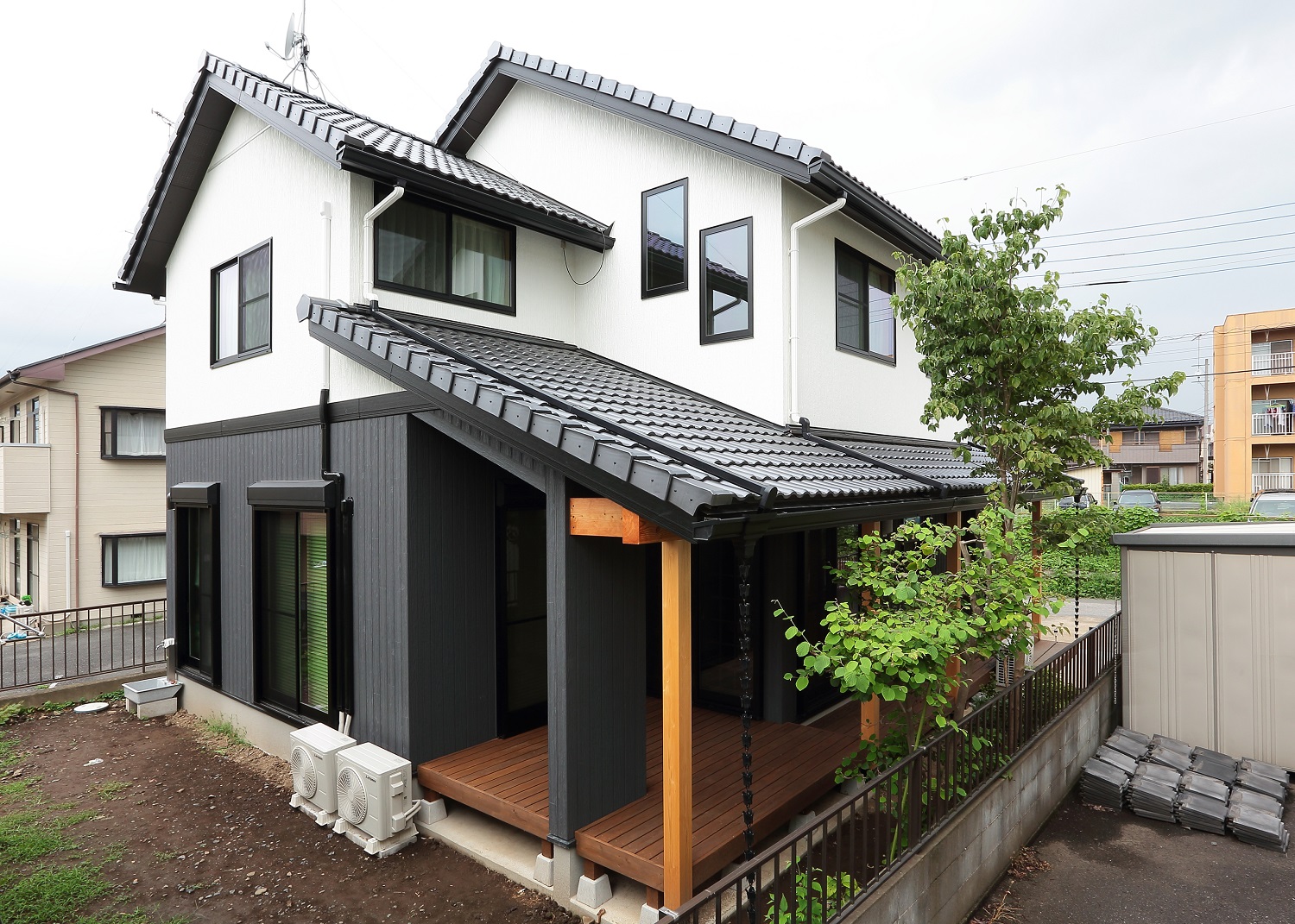 １階は古民家風でおもてなし２階は爽やかなログハウス調