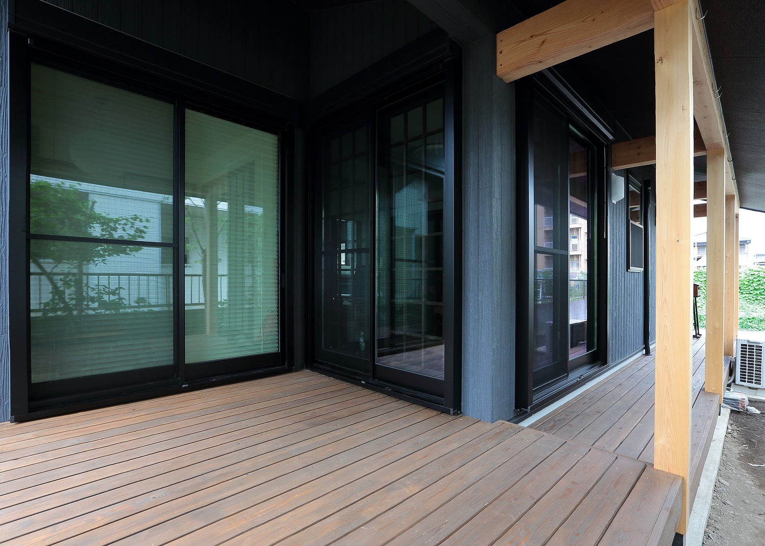 １階は古民家風でおもてなし２階は爽やかなログハウス調