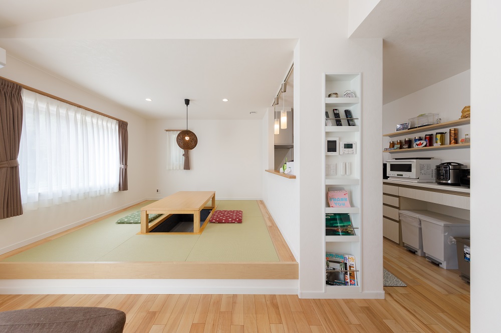 本格シアタールームとミニアクアリウムのある平屋