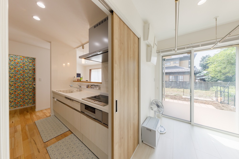 本格シアタールームとミニアクアリウムのある平屋