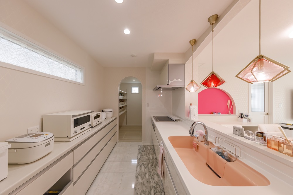 ホワイト×ピンクで大人かわいい家