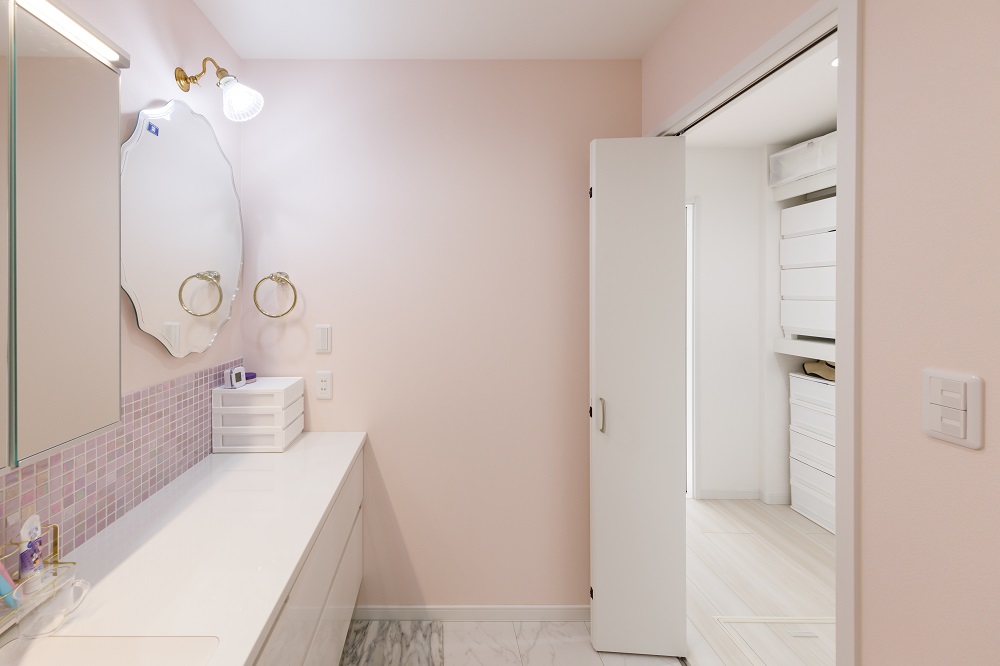 ホワイト×ピンクで大人かわいい家