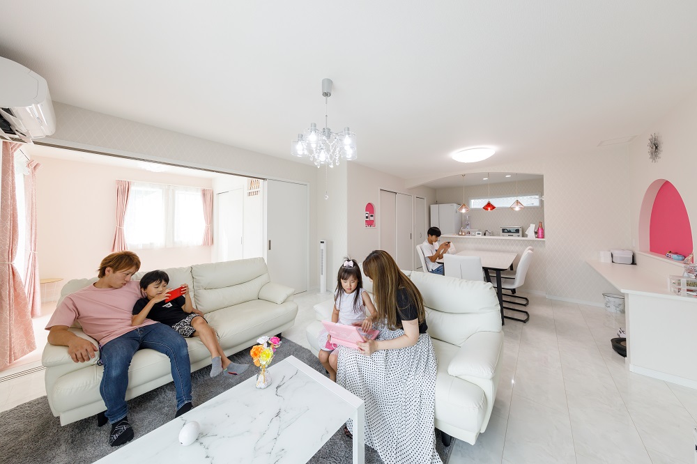 ホワイト×ピンクで<br>大人かわいい家