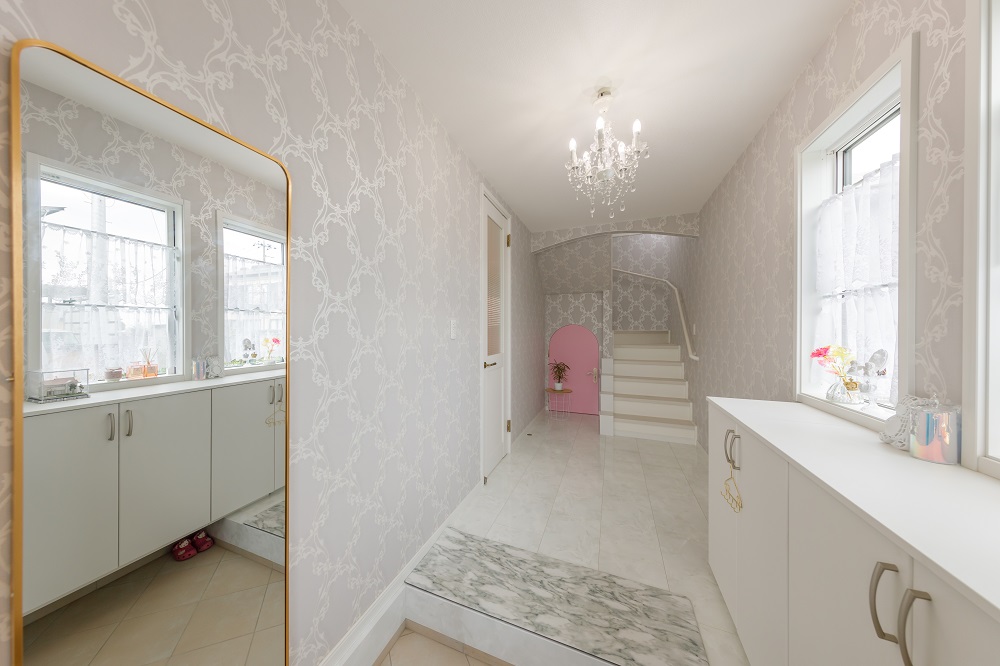 ホワイト×ピンクで大人かわいい家