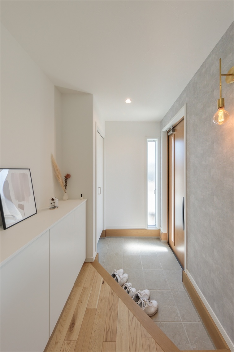 グレージュカラーがオシャレなこだわりがつまったリビング階段のある家