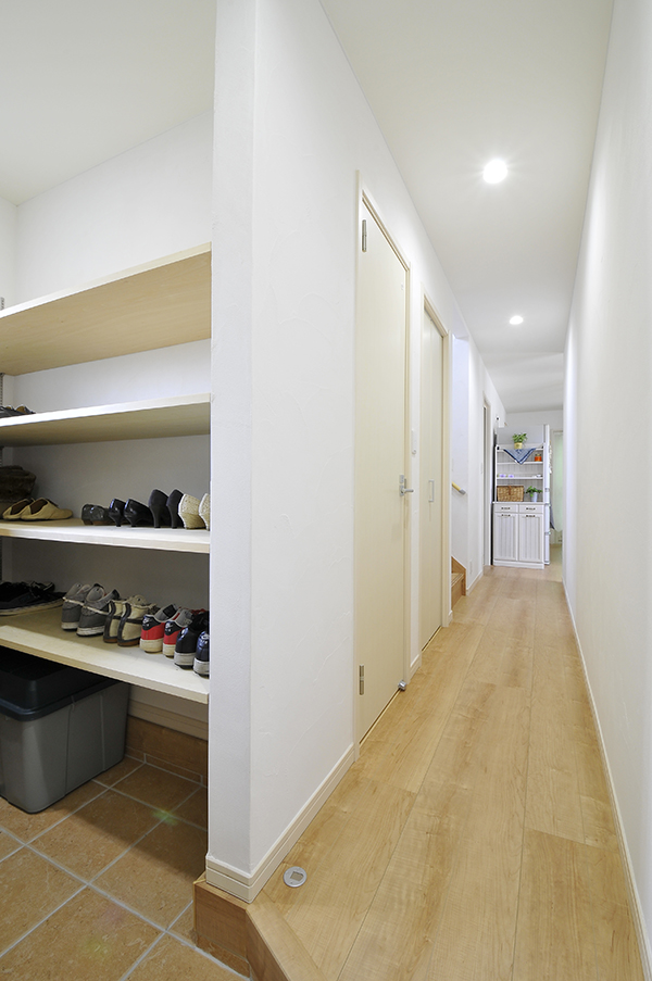 信頼できるスタッフと造り上げた漆喰の温もりあふれる居心地のいい家