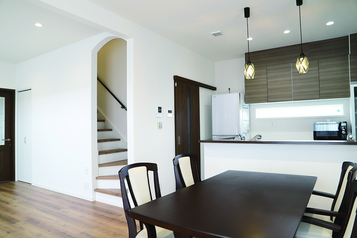 薪ストーブのあるぬくもりに包まれる家