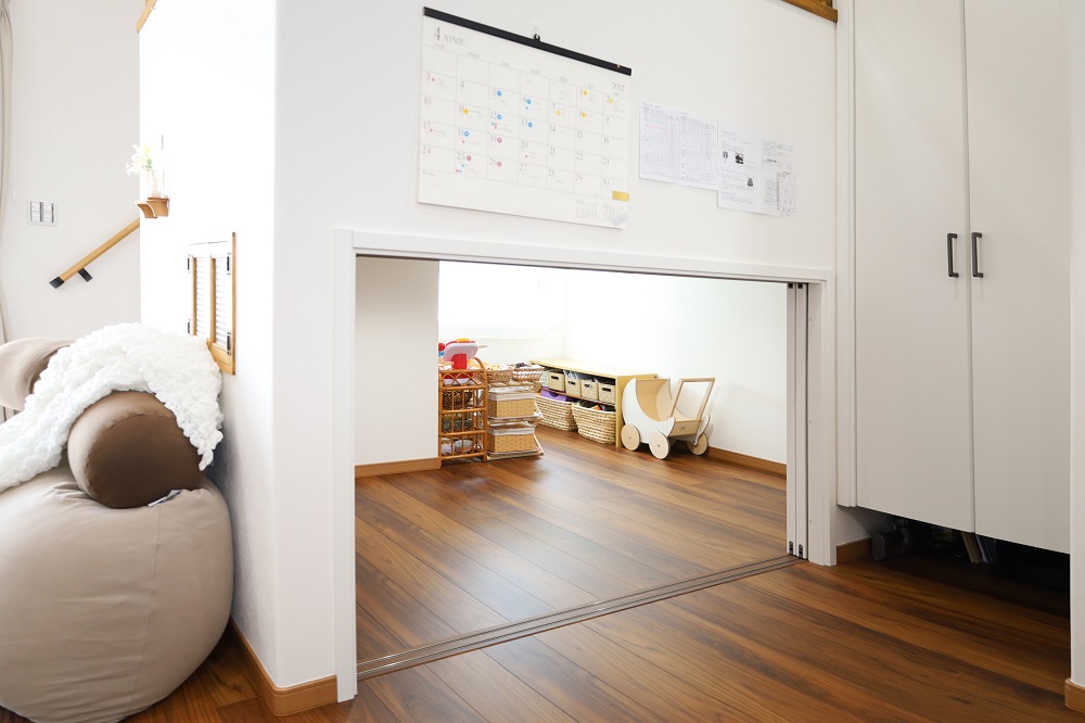 見せない工夫が魅せるシンプルナチュラルな家