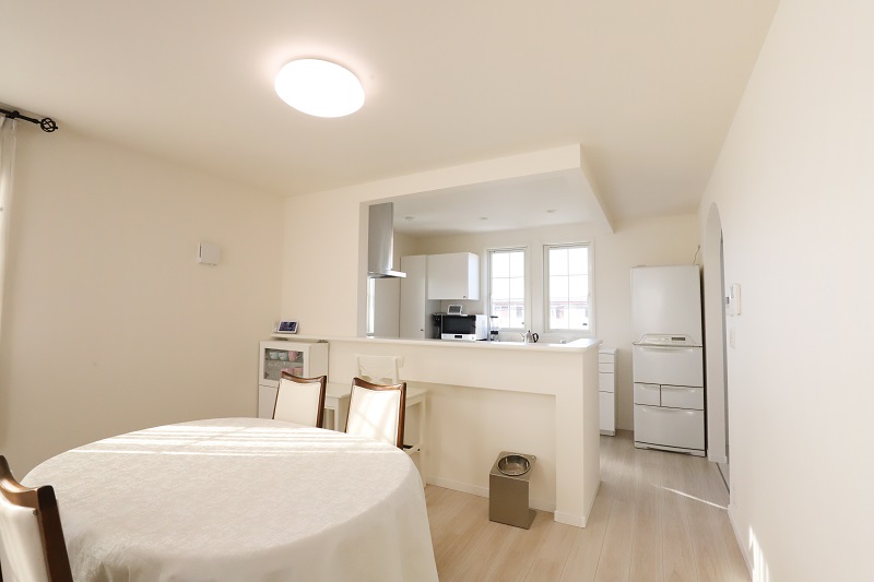 耐震性と採光にこだわったペットサロン併用の住まい