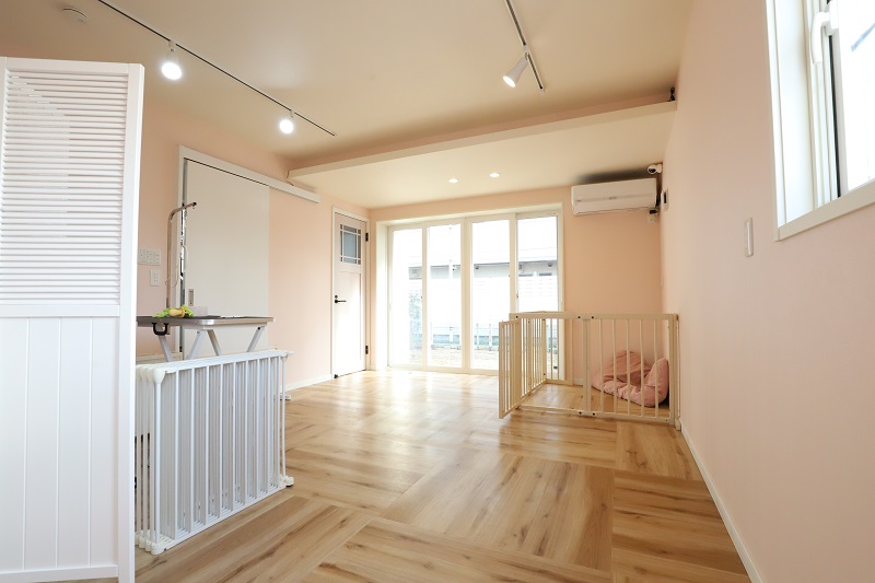 耐震性と採光にこだわったペットサロン併用の住まい