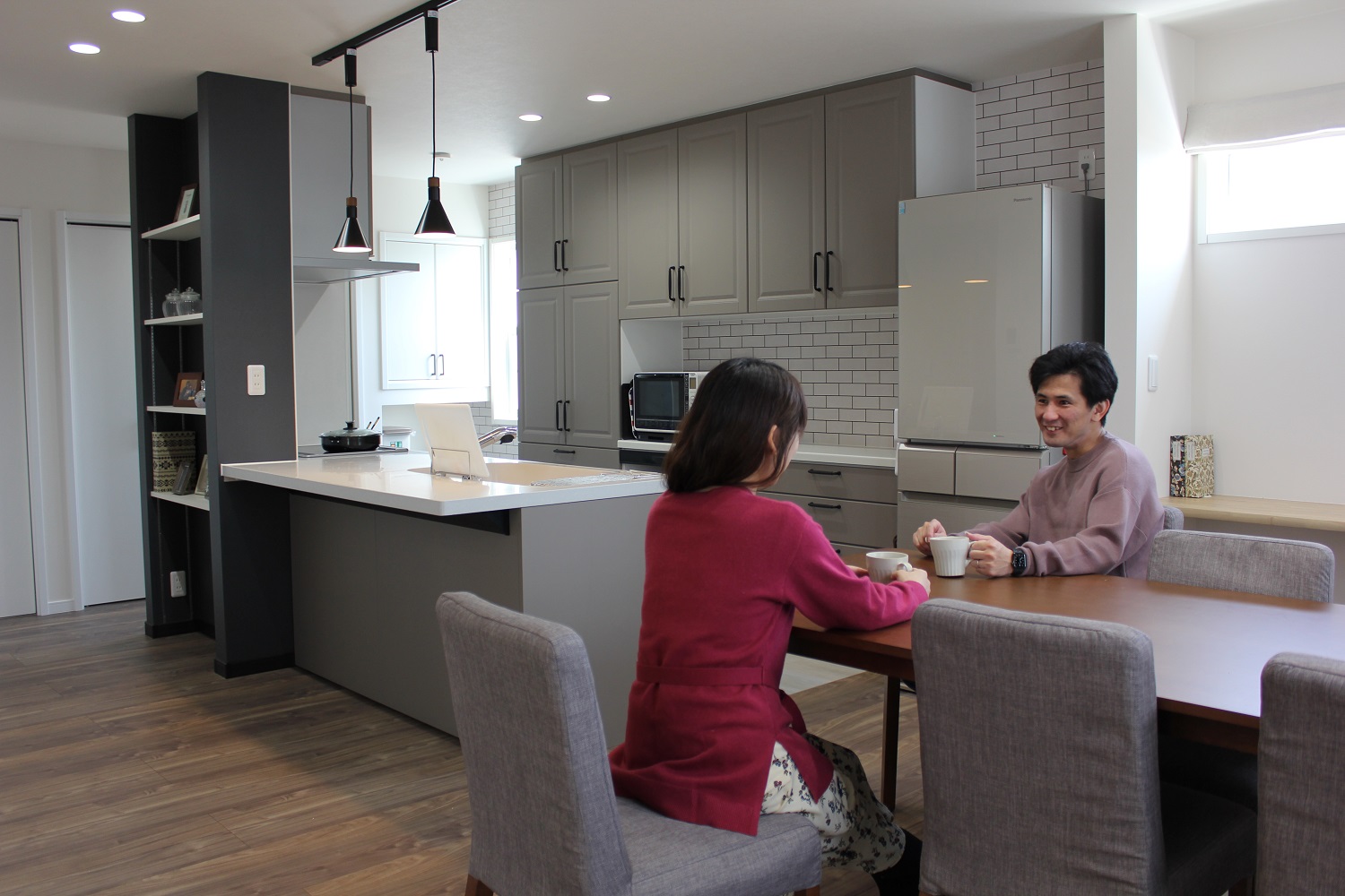 アクセントカラーを活かした北欧風デザインの家