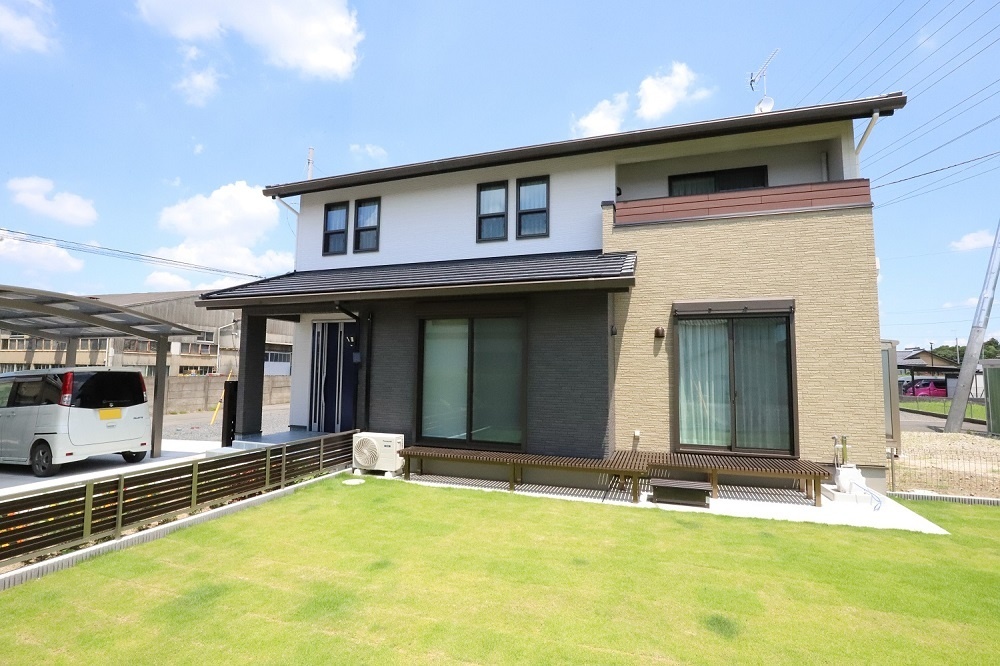 ドッグランを備えたのびのびと快適に過ごせる家