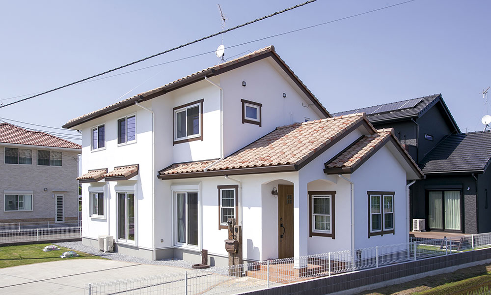 スキップフロアで家族が繋がりコンサバトリーで趣味を楽しむ