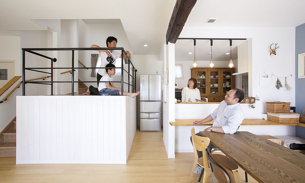 スキップフロアで家族が繋がり<br>コンサバトリーで趣味を楽しむ