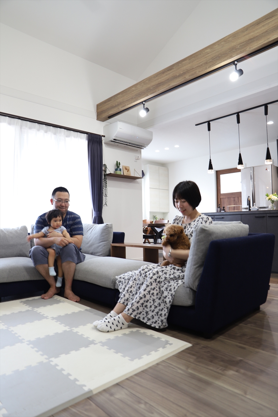 家族と愛犬が楽しく暮らす広々ウッドデッキのある平屋