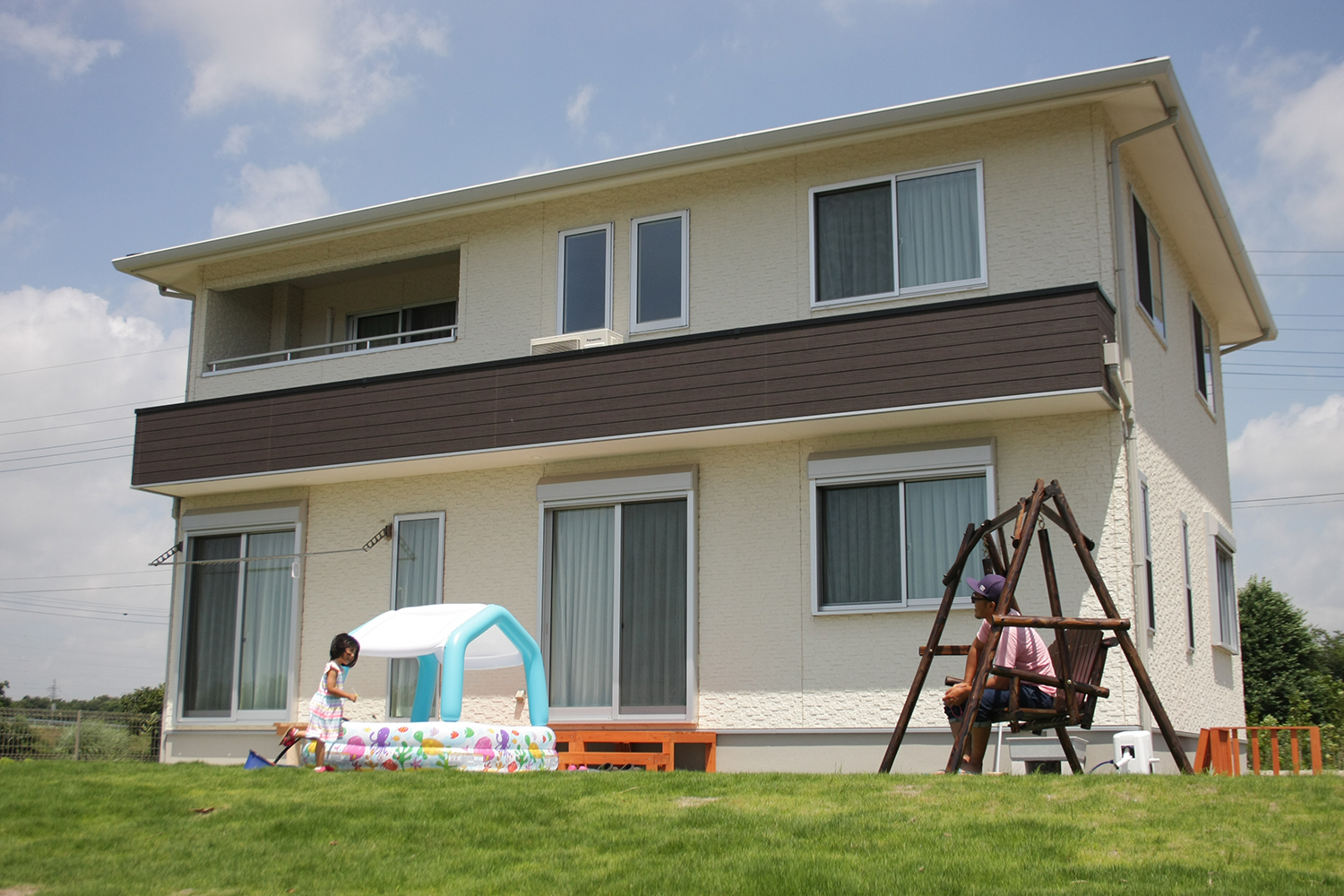 くつろぎと機能性を両立したビルトインガレージハウス