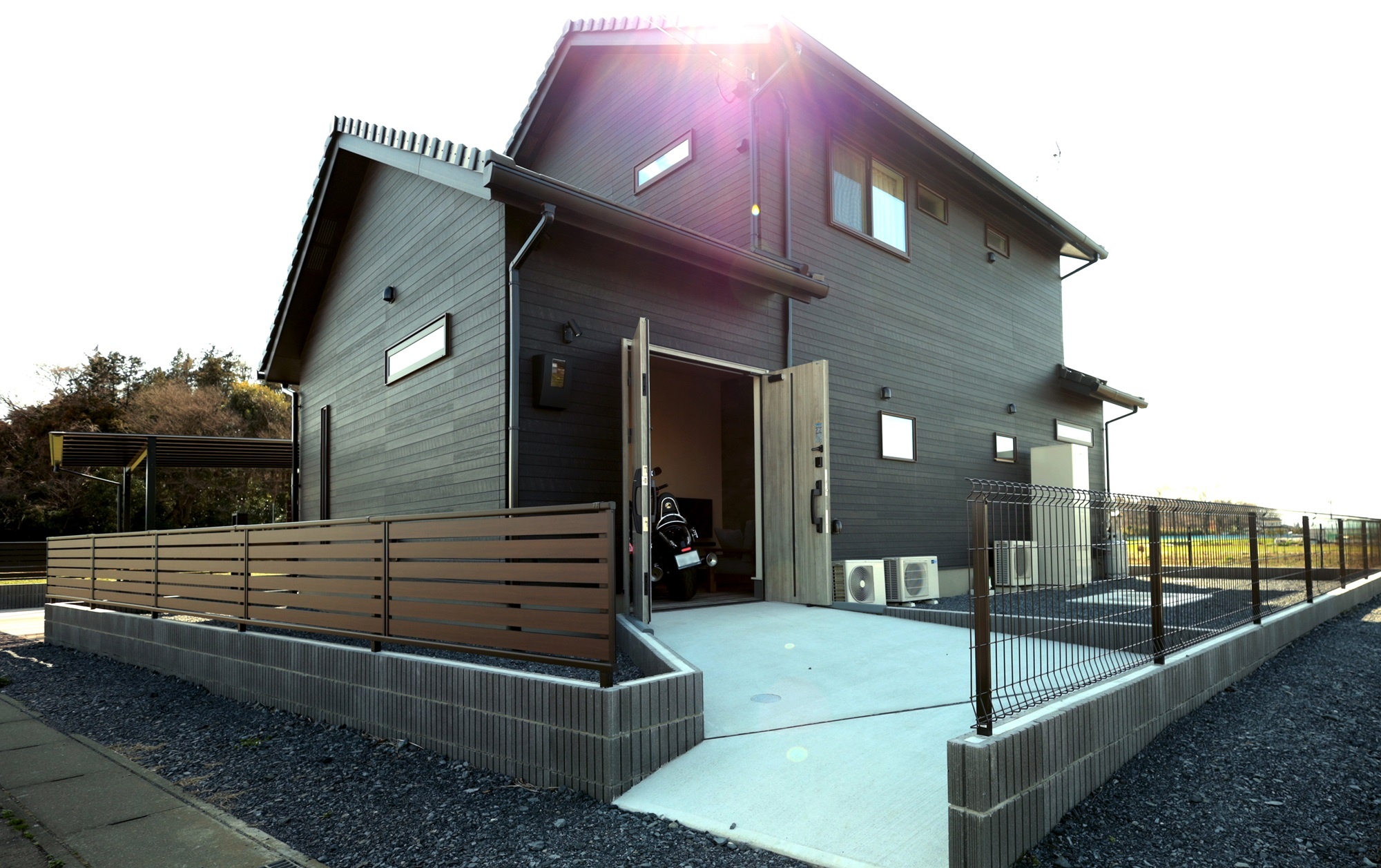 バイク好きの理想を叶えるビルトインガレージ