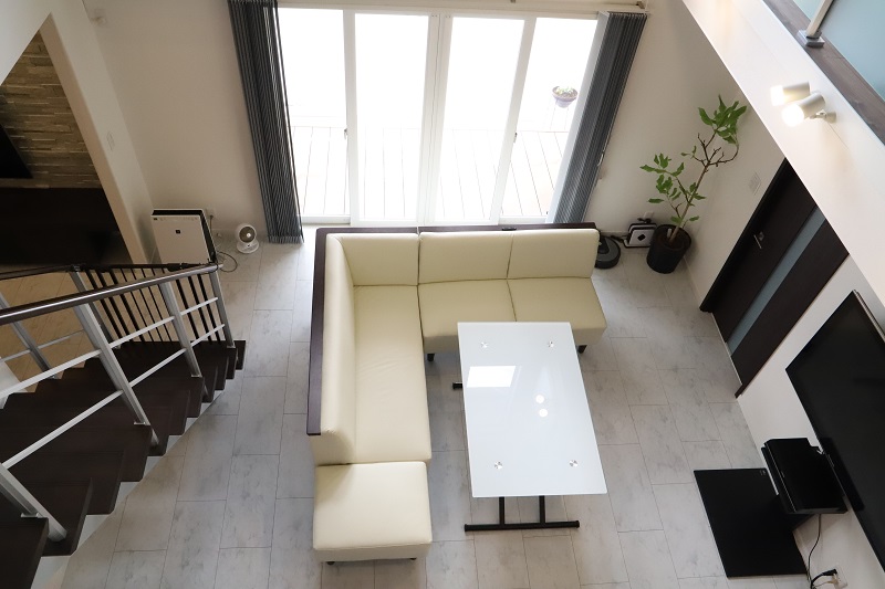 開放感がある吹抜けとスムーズな家事動線が魅力の家