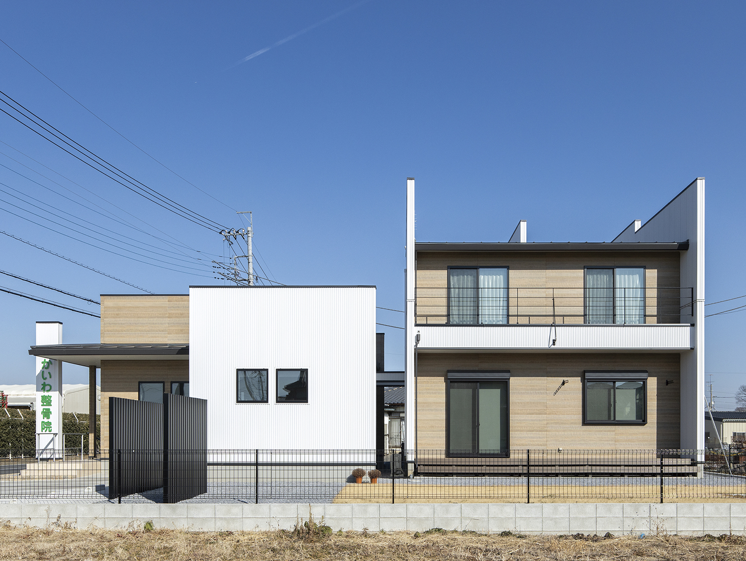 ヴィンテージの風合いを愉しむ要望を叶えた店舗併用住宅