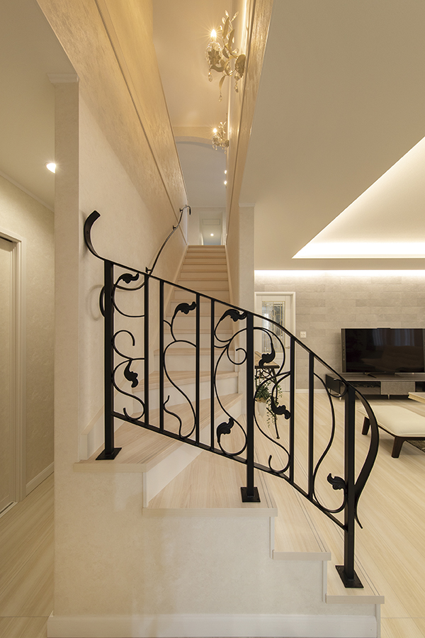 地中海風デザインが目を惹く家族が自然に集まる二世帯住宅