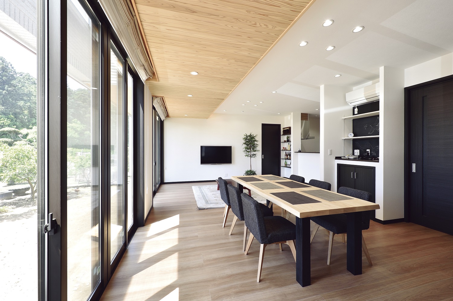 家族が集まる開放的な大空間<br>設計にこだわった二世帯住宅