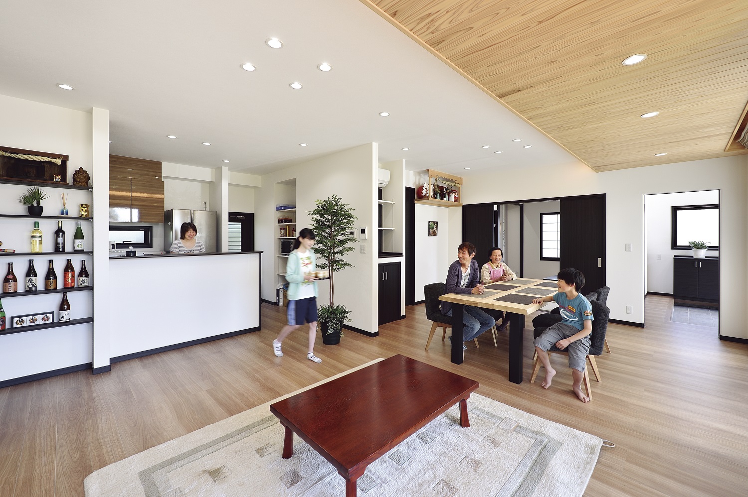 家族が集まる開放的な大空間設計にこだわった二世帯住宅