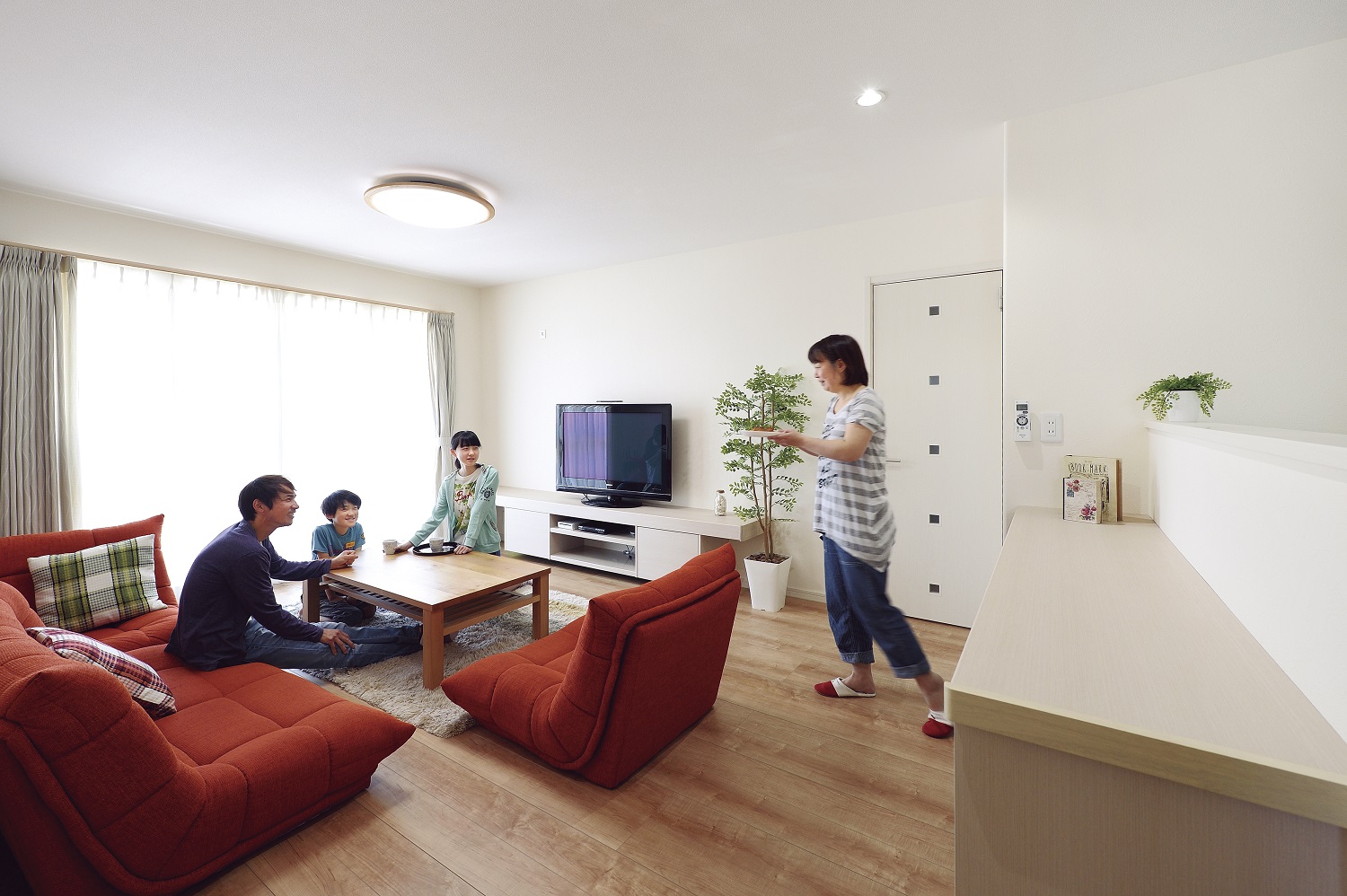 家族が集まる開放的な大空間設計にこだわった二世帯住宅