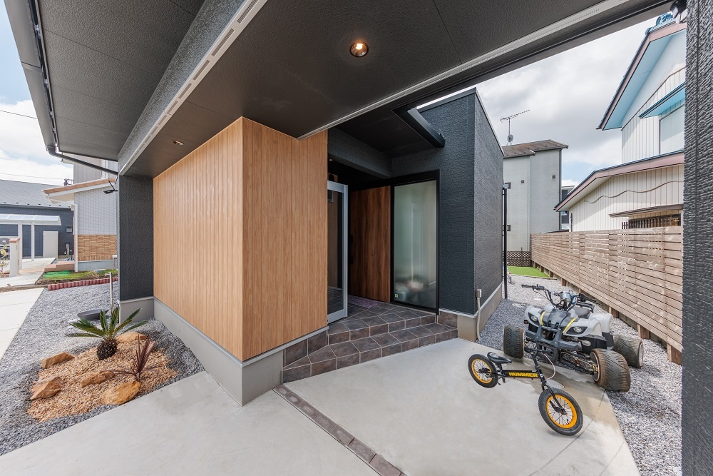 タタミダイニングとピットリビングのある家