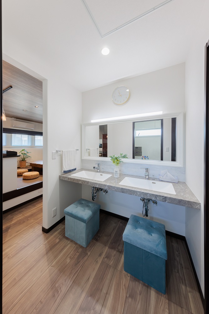 タタミダイニングとピットリビングのある家