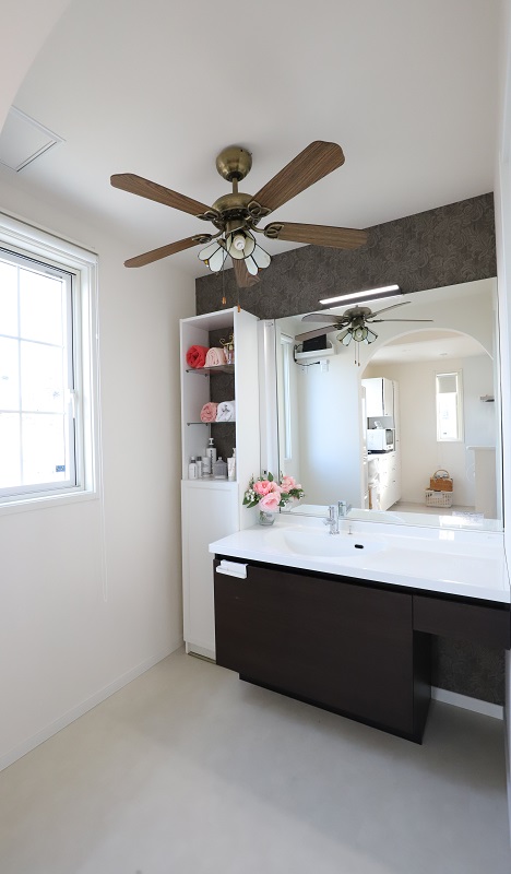 耐震性と採光にこだわったペットサロン併用の住まい