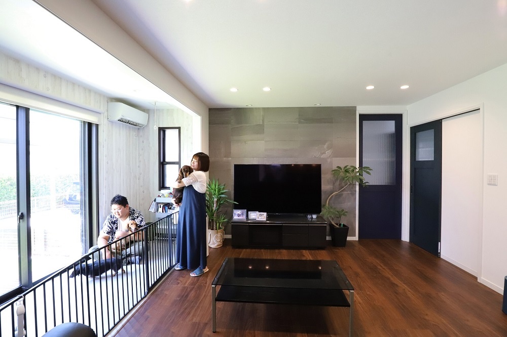 ドッグランを備えたのびのびと快適に過ごせる家