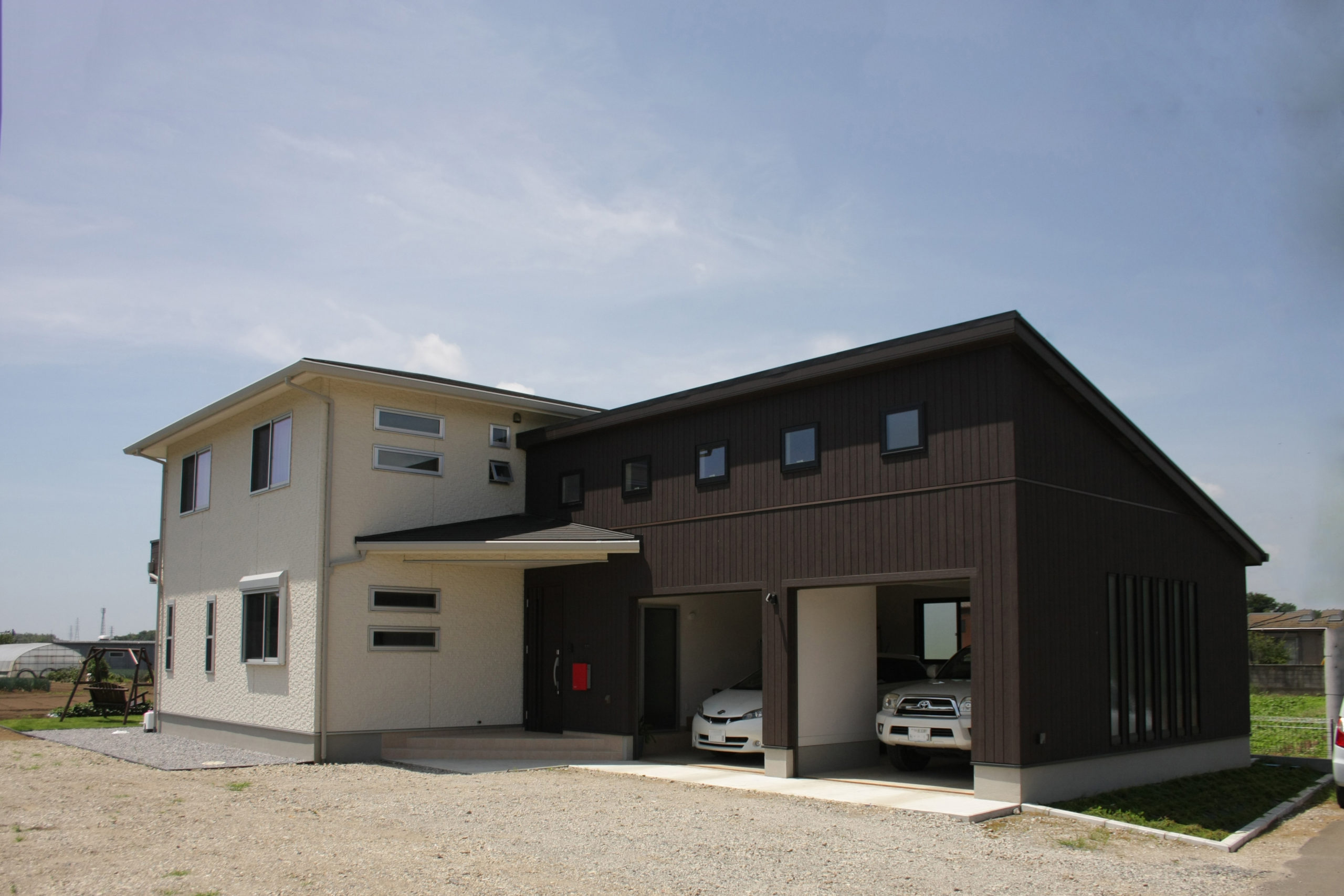 くつろぎと機能性を両立したビルトインガレージハウス