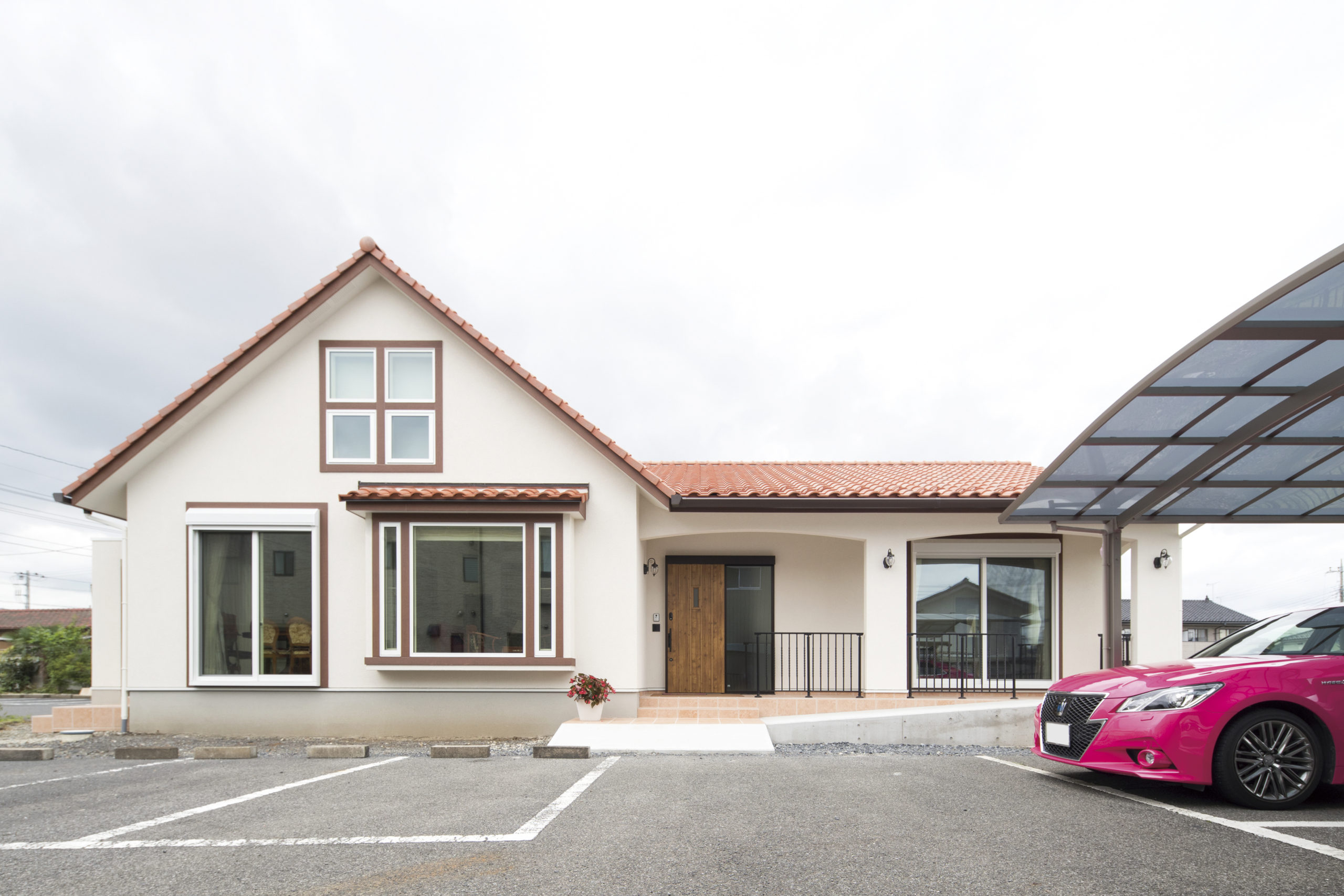 開放的なリビング兼アトリエ。制作意欲も高まる心地いい平屋