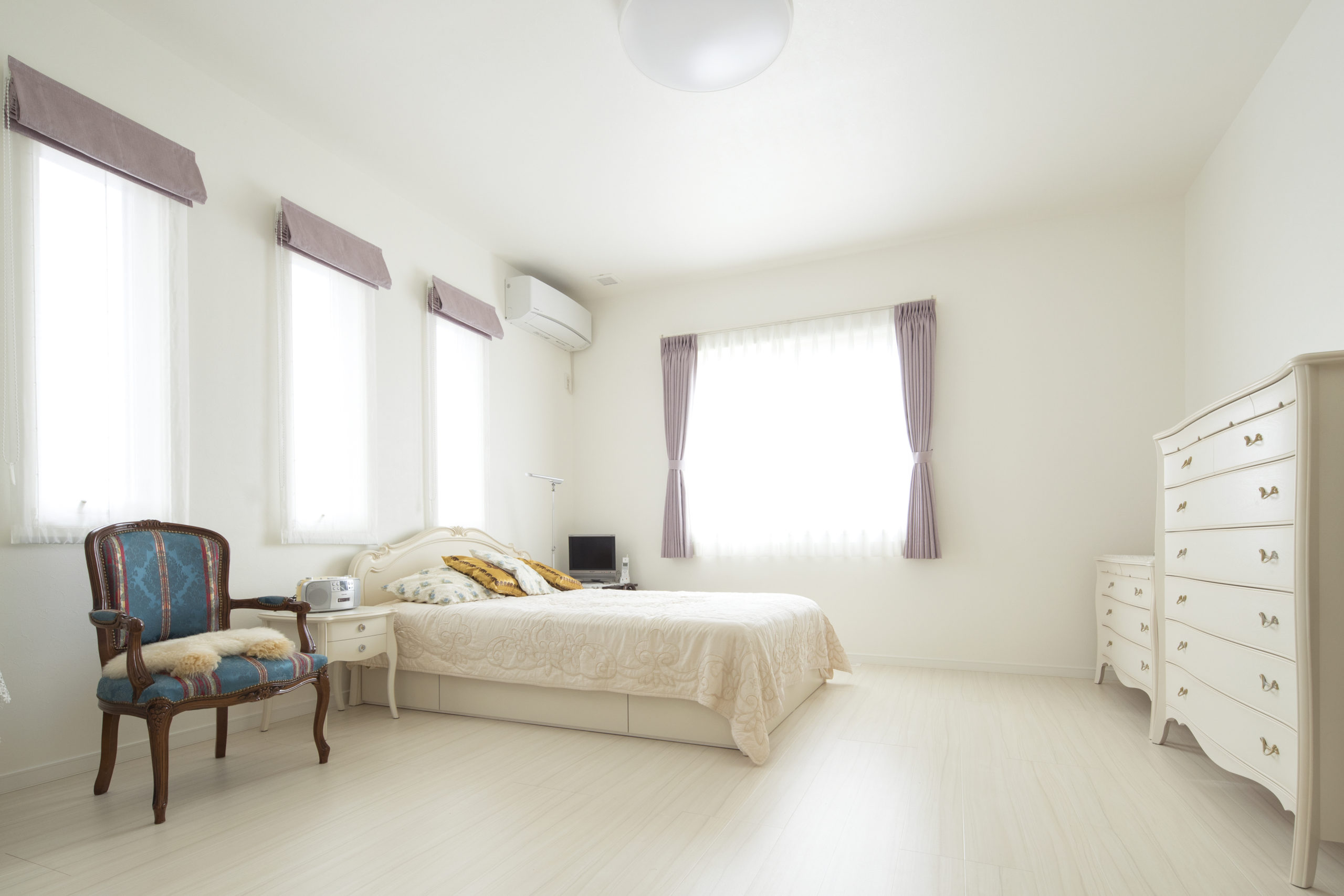 開放的なリビング兼アトリエ。制作意欲も高まる心地いい平屋