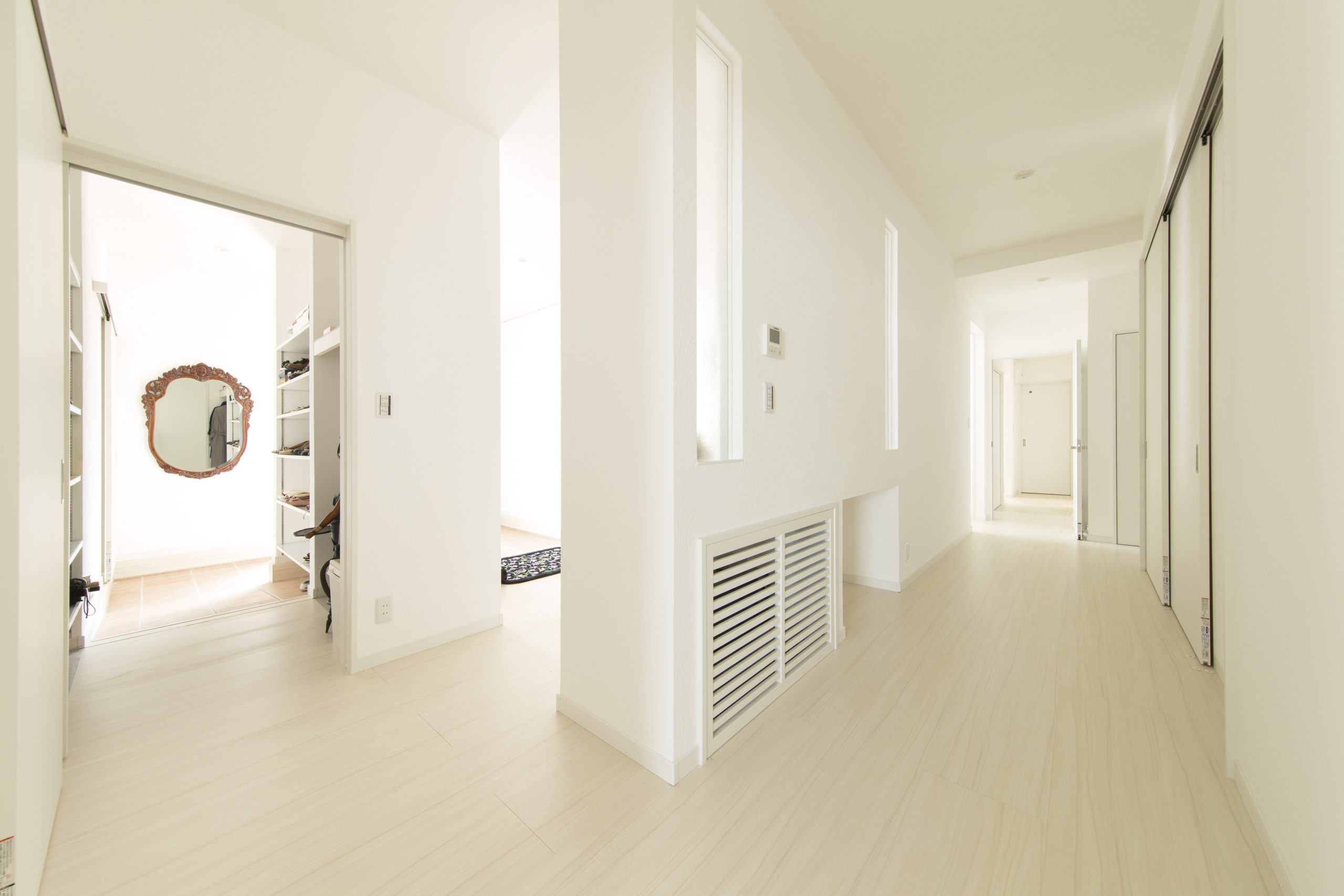 開放的なリビング兼アトリエ。制作意欲も高まる心地いい平屋