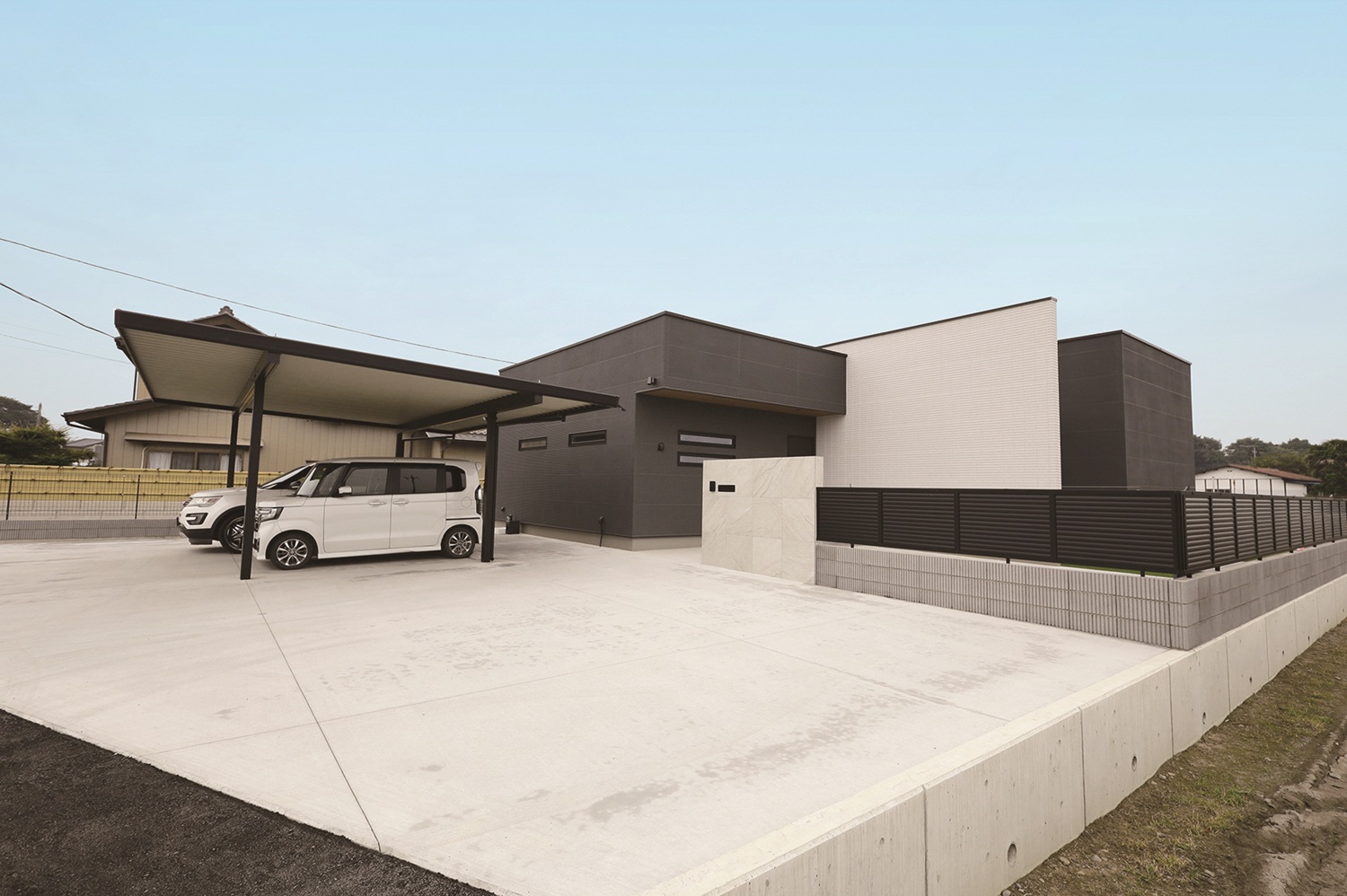 プライバシーを重視した中庭のある平屋