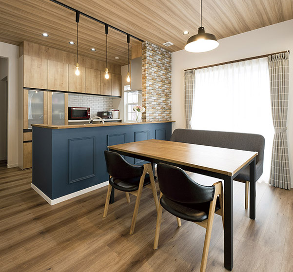 解放感があり１８帖に感じさせないリビング